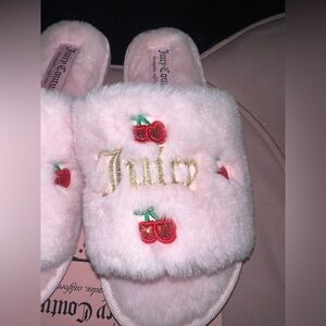 Juicy Couture 🍒 pink fur slippers